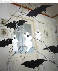 Askarteluohjeet: Halloween koristelu: Haamupuu, jossa lepakoita ja haamuja