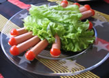 Halloween-ruokaohjeet: Nakkisormet salaattivadilla